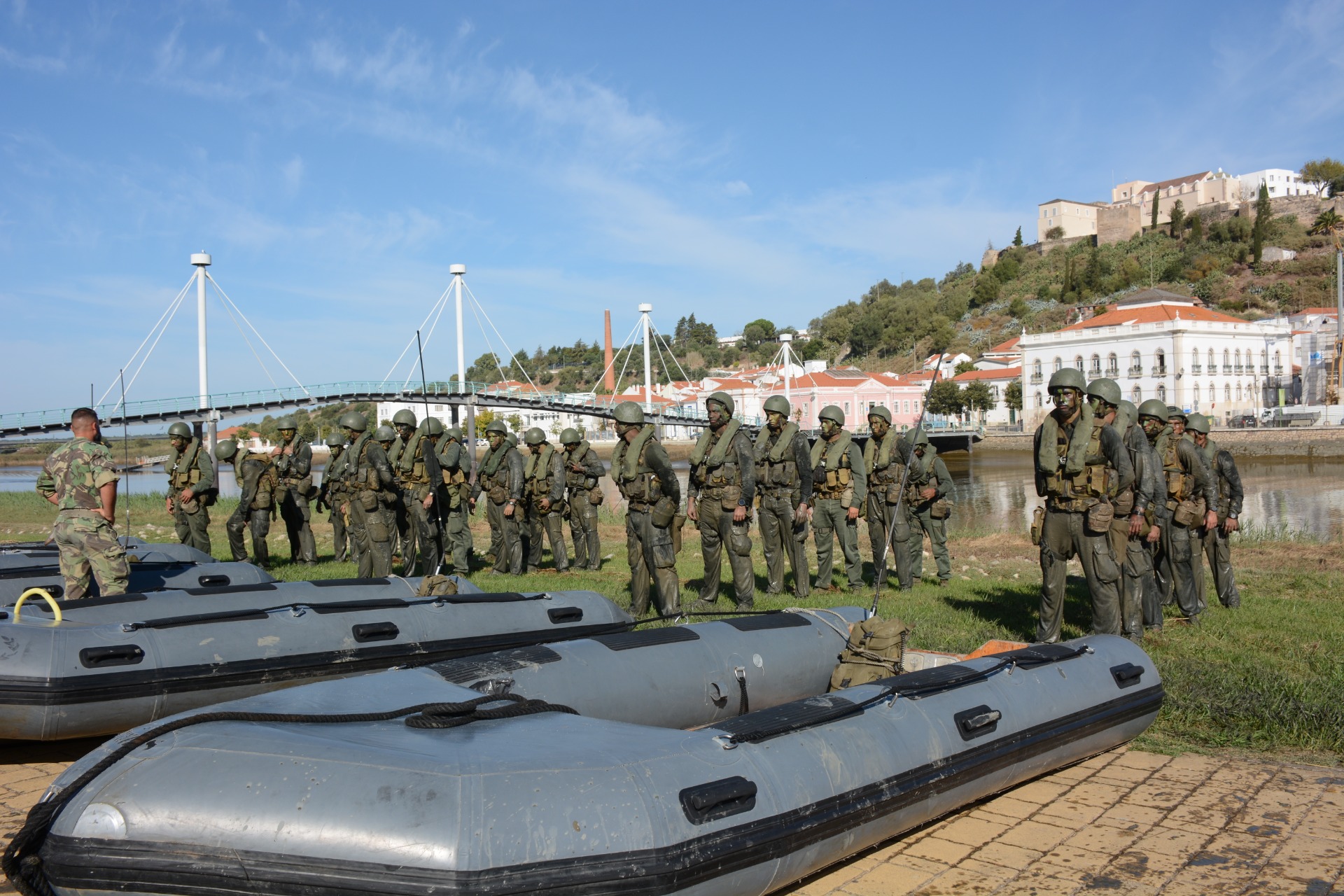 futuros-fuzileiros-descem-o-rio-sado-em-botes-a-remos